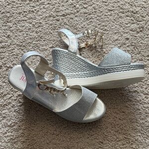 Chic Silver Wedge Sandals
